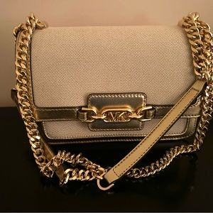 Michael Kors EUC used a few times. Purchased at Saks Fifth Ave last summer.